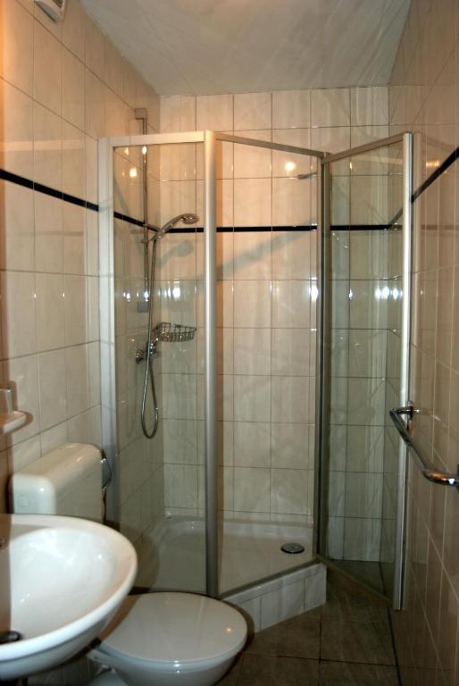 Gasthof Zur Querenburg Munden  Room photo